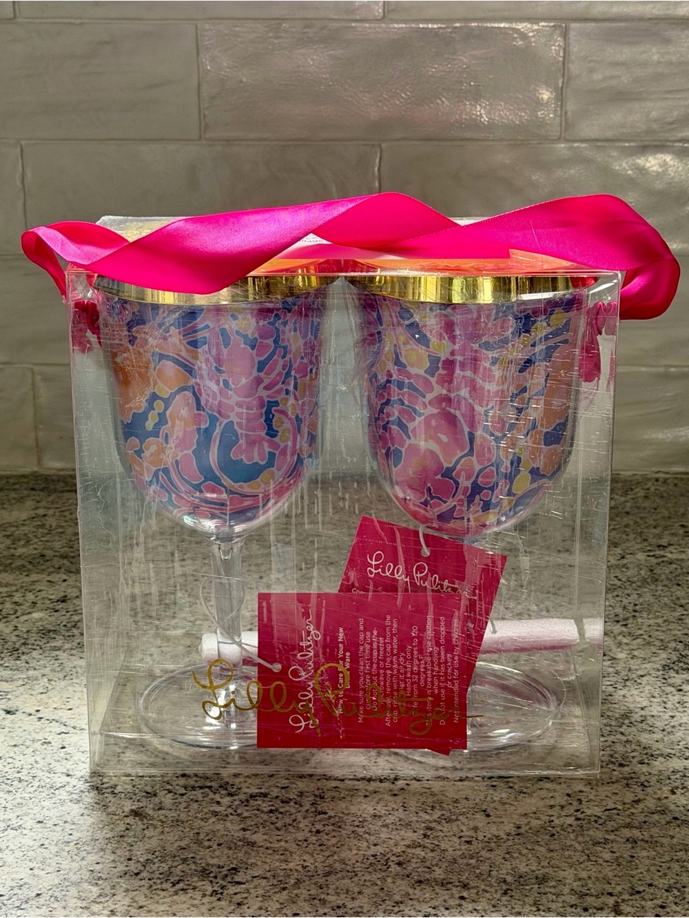 NWT Lilly Pulitzer Catch and Release Print Wine Glass Set with Lids and Straws